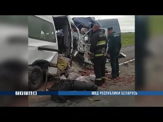В лобовом столкновении микроавтобусов под Иваново погиб водитель Renault