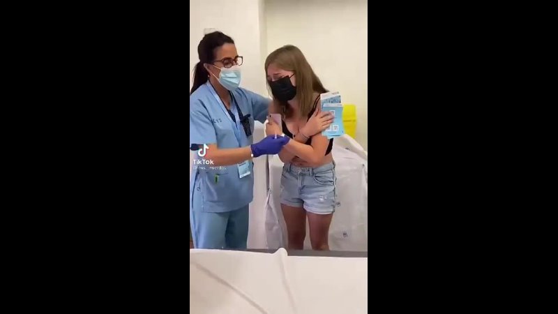 A Spanish Teen is forced to get the vaccine. She doesn t want. She is BEGGING them. 5 adults against 1. They