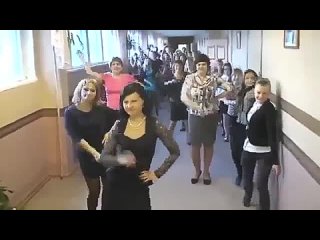 Учителя отожгли в коридоре