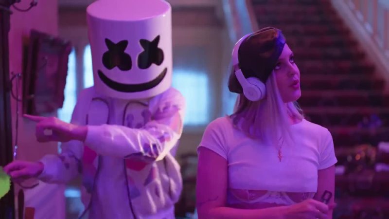 Marshmello marie. Энн Мари и маршмеллоу. Маршмеллоу диджей Anne Marie. Маршмеллоу фото диджей. Маршмеллоу из клипа.