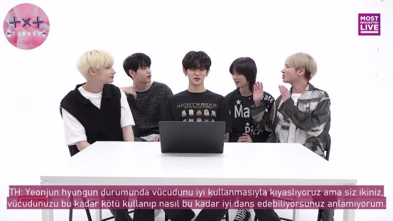 [Türkçe Altyazılı] TXT Invade America - Ask Anything Chat