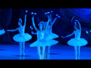 “Танец снежинок“ из балета “Щелкунчик“ театра “Кремлёвский балет“