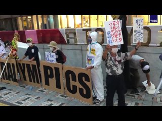 В Токио на фоне закрытия Паралимпиады проходит акция протеста против олимпийского движения