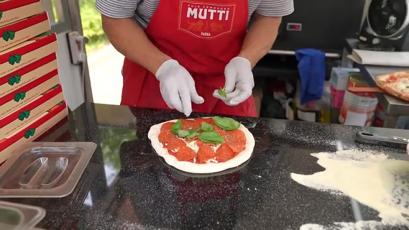 Italian Pizza Baked in a Truck - Korean Street Food