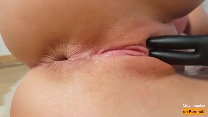 Девичья писька теч т и сильно пульсирует от оргазма (360p)