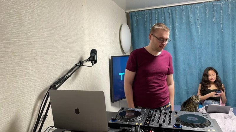 Tycoos: Bedroom DJ Live Stream,