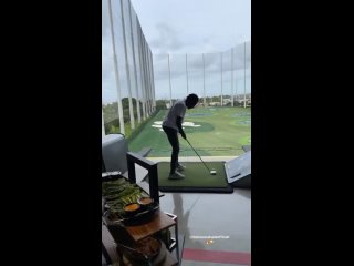 Матюиди пытается играть в гольф