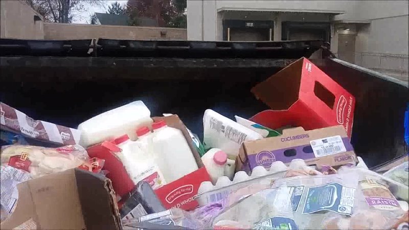 DUMPSTER DIVING HUGE HAUL MASSIVE SCORE YOU HAVE GOT TO SEE THIS (1080 P HD)