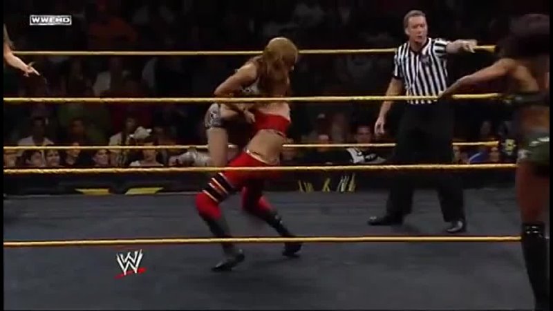 Emma, Bayley, & Natalya vs Alicia Fox, Sasha Banks & Summer Rae (w/Charlotte)