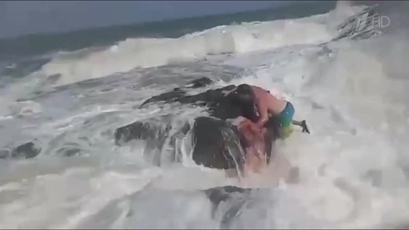 Видео утонувший девушки. Россиянин утонул в Испании спасая подругу.