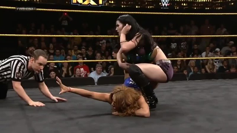 Paige vs Sasha Banks (w/Charlotte)