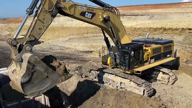 [Mega Machines Channel] Caterpillar 390D Excavator Loading Trucks - Interkat SA