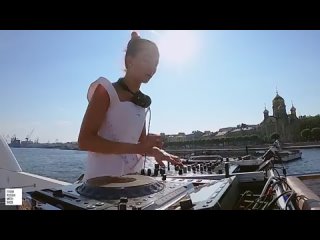 FROMRUSSIAWITHBASS 003  LADY WAKS  ST - PETERSBURG