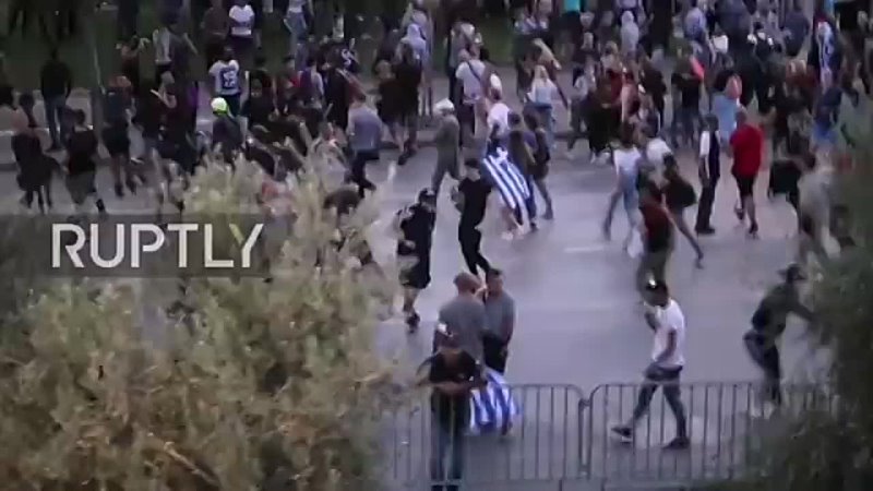 Une manifestation contre la vaccination obligatoire en Grèce .