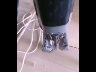 Как подрезать фанеру под потолочный плинтус
