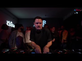 DANCE SYSTEM thumpin house set in The Lab LDN