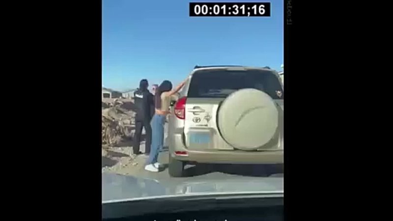 Полицейский встретил жену с другим
