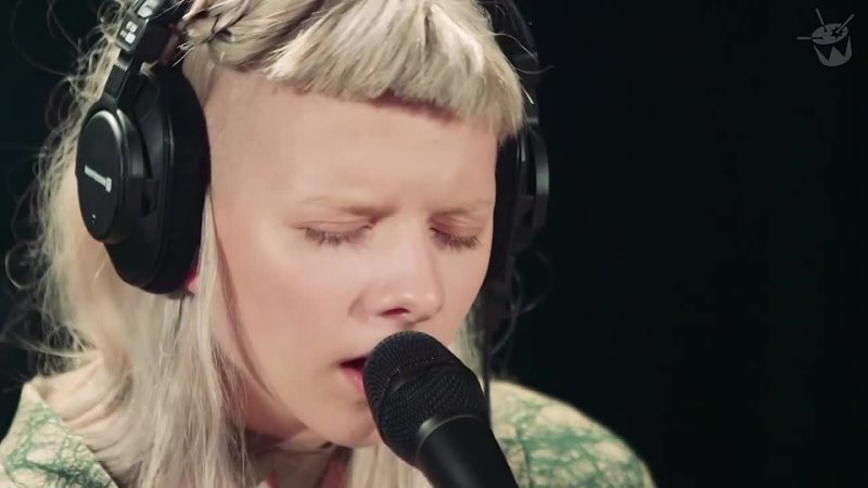 Aurora - Teardrop (Massive Attack cover) (2017) @ Triple J's, Like A Version