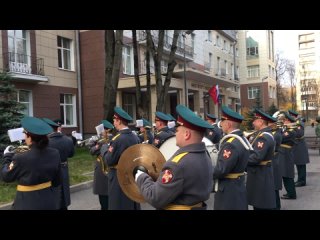 Оркестр Росгвардии выступил для пациентов covid-отделения питерской больницы