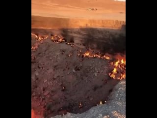 В Туркмении находится газовый кратер - горит более 40 лет