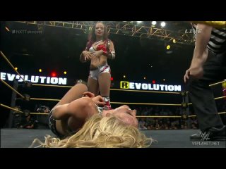 Charlotte vs Sasha Banks (NXT Women's title)