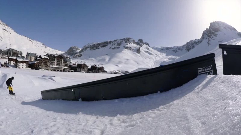 Banging Bees x DC Snowboarding DC Park Tignes team