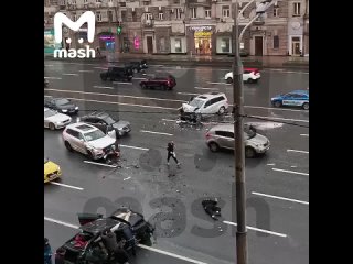 В Москве на Кутузовском авария с четырьмя машинами (720p).mp4