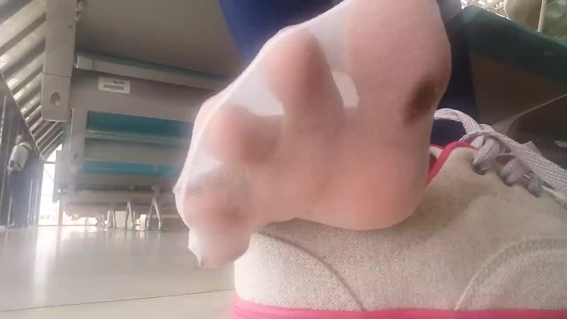 Public Shoeplay Latina Taking Sneakers off at Airport , Feet, Soles,
