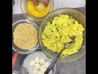 Картофельные шарики с сырной начинкой