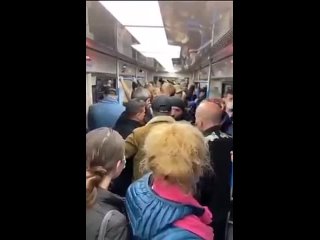 Дагестанцы вновь пристали к девушке в метро