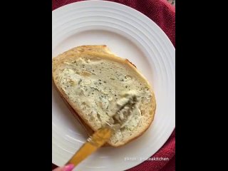Garlic Butter, Smoked Gouda, Havarti Cheese