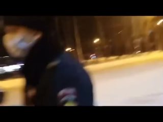 😧На Урале полицейские жестко задержали мужчину без маски....