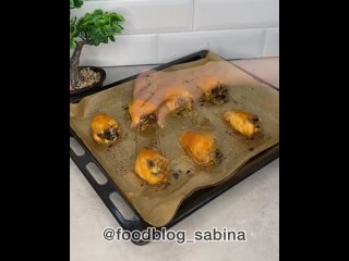 🍂🍴 “Гастрономическое приключение: Неповторимые голени без костей со шпинатом и сыром“ 🧀🌟