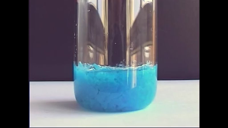 Гидроксид меди в химии. Осадок гидроксида меди 2 цвет. Цвет раствора гидроксида меди 2. Химия гидроксид меди II. Гидроксид меди 2 цвет осадка.
