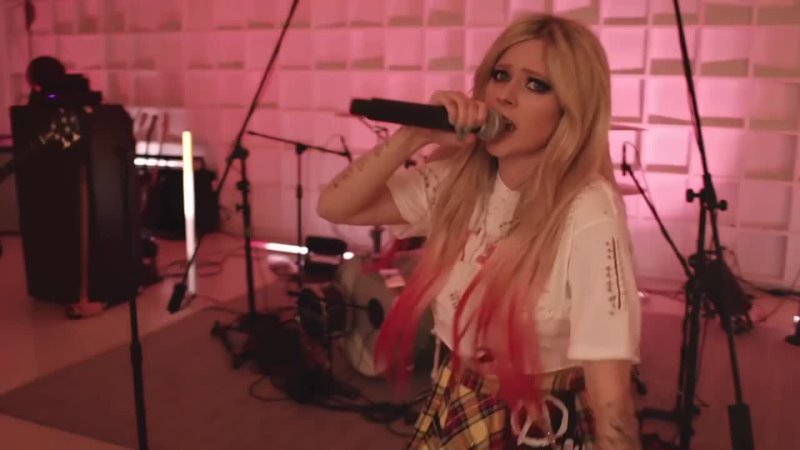Avril Lavigne — Bite Me