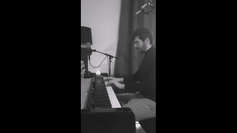 Florian Chirstl playing piano
