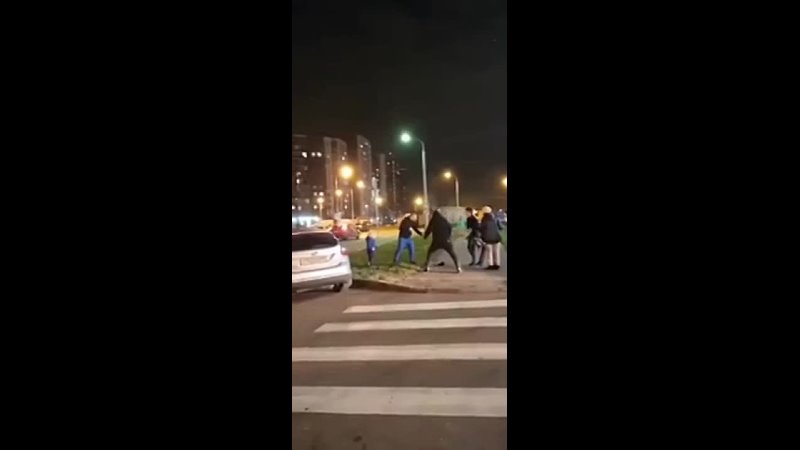 кавказцы напали толпой на мужчину с ребенком