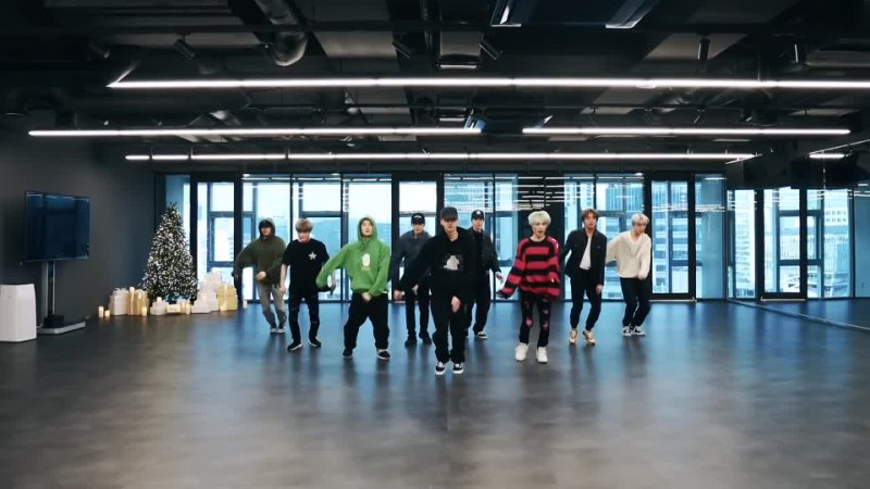 NCT U (엔시티 유) Universe ( Lets Play Ball) Dance