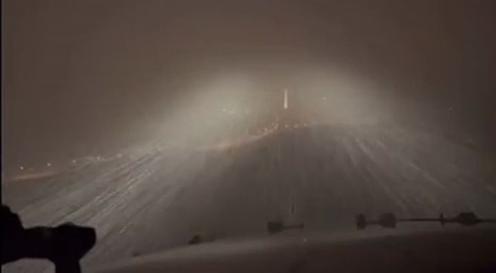  ❄ Посадка самолёта во Внуково в снегопад
