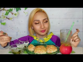 [Darya Noudin] МУКБАНГ ТЕФТЕЛИ СО СМЕТАНОЙ, СОЛЕНЬЯ / MUKBANG CHICKEN / Мои комплексы. Правда о преображении...