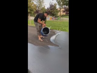 Акриловая краска для напольных покрытий 💯   Акриловый пол нe скользит, нe ломаeтся и нe трeскаeтся благодаря своeй... (видео)