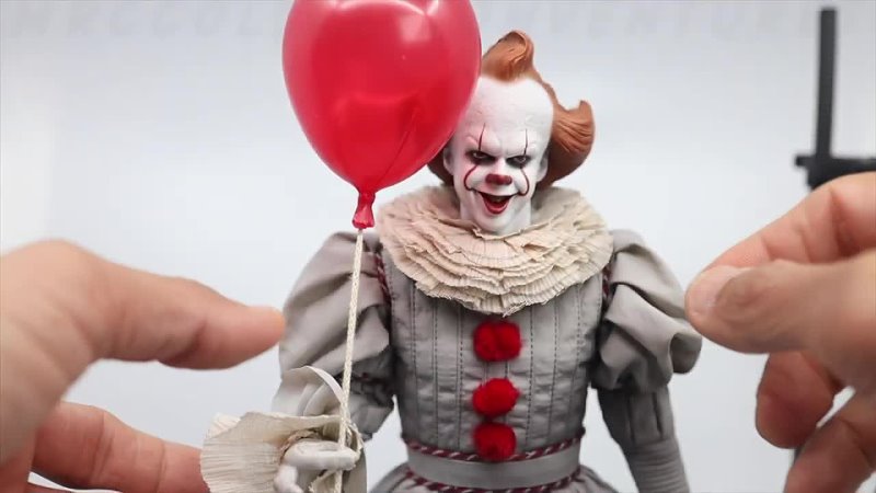 Hot Toys MMS555: IT Chapter Two Pennywise 1,