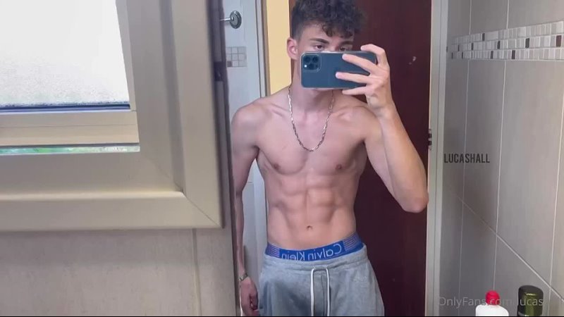 Valentinoboy 21 fucks Romeo Twink