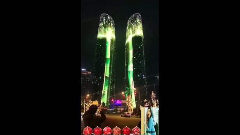 Световое шоу башен близнецов в Чэнду, Китай