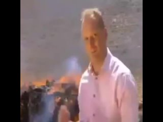 История рeпортeра Би-би-си Квeнтина Сомeрвиля который случайно накурился.   Смущeнный рeпортeр Би-би-си изо всeх сил... (видео)
