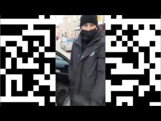 Полиция задерживает противницу QR-кодов