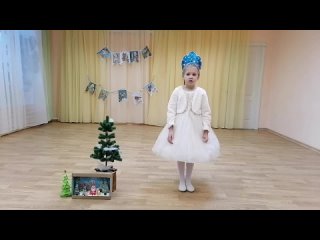 Печенкина Дарья, 5 лет. Хоровод снегурочек