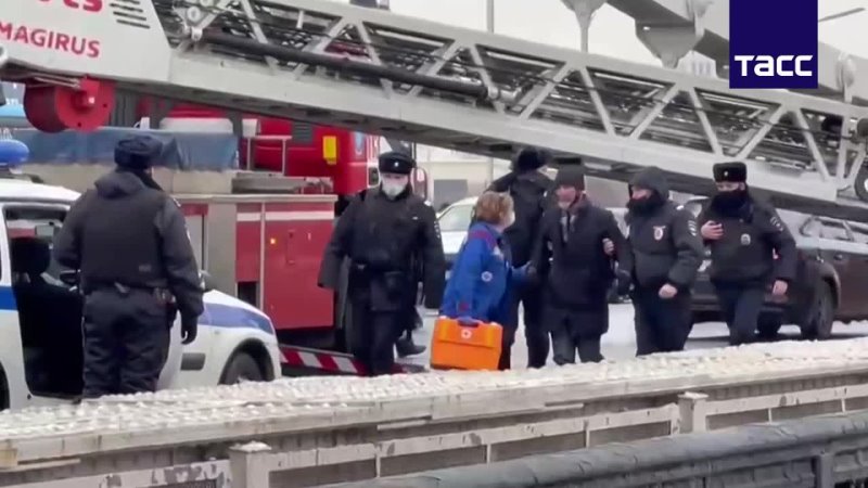 Старший лейтенант полиции Наталья Мошарова рассказала, как оказала помощь мужчине, поднявшемуся на Крымский мост