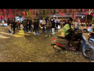 PARIS - CHAMPS ELYSÉES