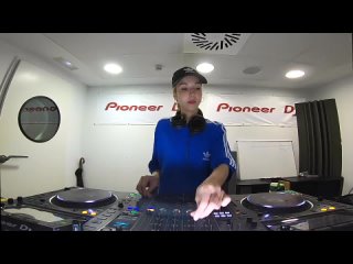 VASSNOVA Electro Live AKA Viviana Casanova - (Break, Garage, Leftfield)